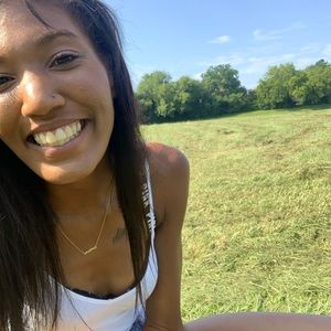 Meet your Posher, Alexis